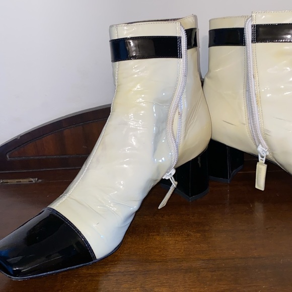 These beauties are for my VINTAGE LOVERS!! Absolutely my favorite style of boots - Picture 3 of 12